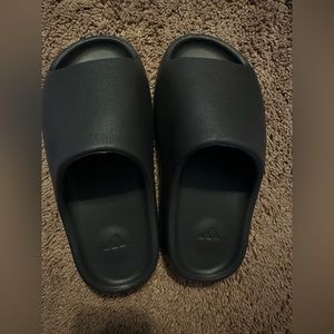 Black Yeezy slides! Brand new! Never been worn! 100% authentic